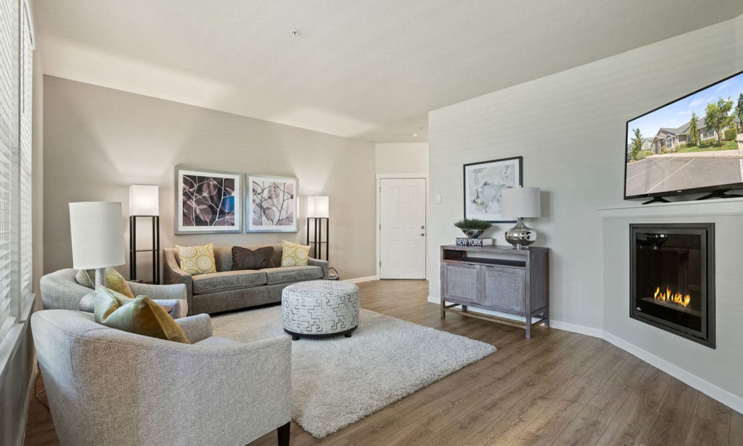 TheGroveat72ndApartments_Living